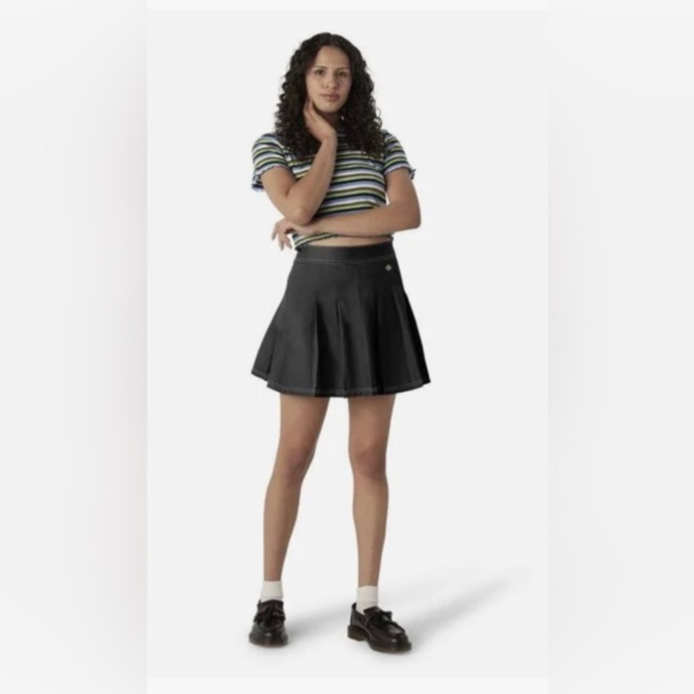 Dickies Women's Black Twill Pleated mini Skirt - Size 25 (FKR06) new